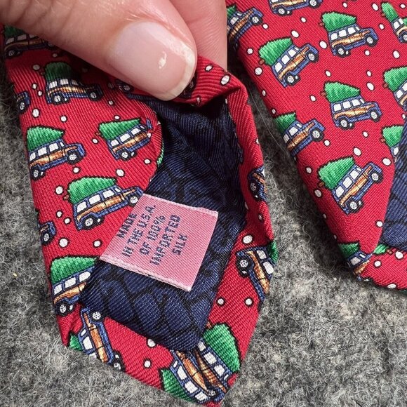 Vineyard Vines Boys / Short Mens Tie Red Christmas Woody & Tree Truck ~49" - Picture 6 of 6